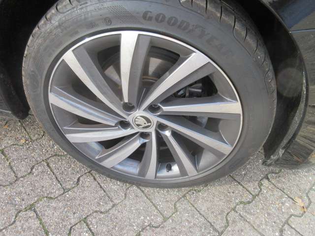 Skoda Octavia Style 2.0 TDI DSG NAVI AHK HEAD UP KEYLESS 133.500 km 21.988 &euro; Bergkamen 59192