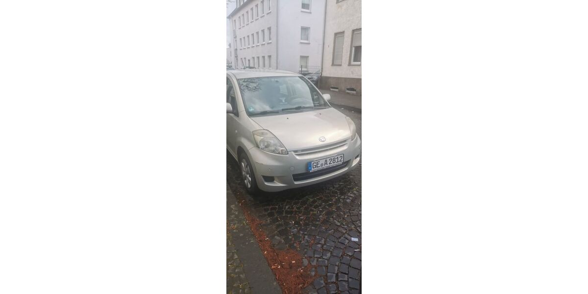 Daihatsu Sirion 95.000 km 2.500 &euro; gelsenkirchen 45888