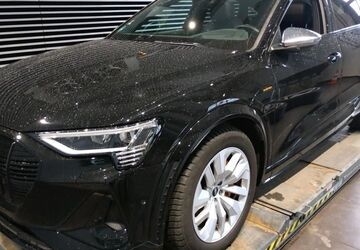 Audi e-tron 35.307 km 42.880 &euro; Hagen 58091