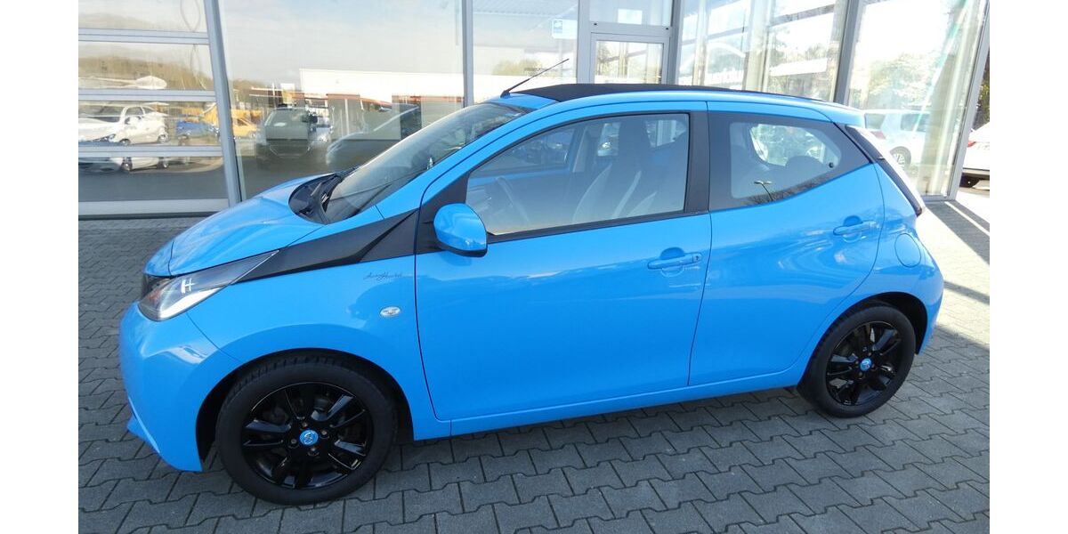 Toyota Aygo (X) 68.000 km 7.499 &euro; Bergkamen 59192