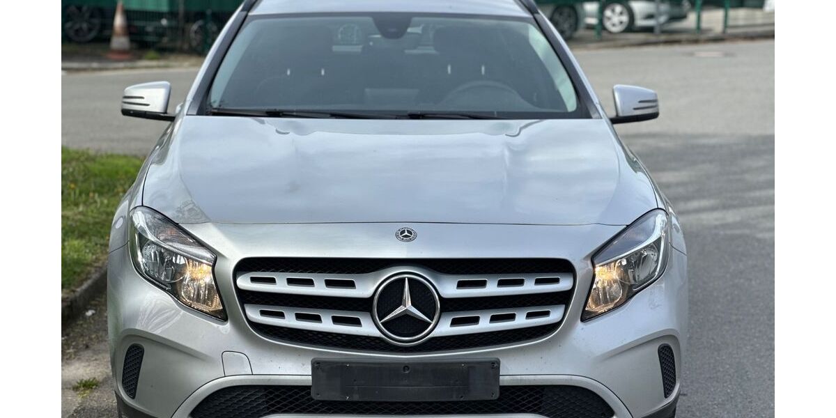 Mercedes-Benz GLA 180 214.517 km 11.999 &euro; Essen 45276