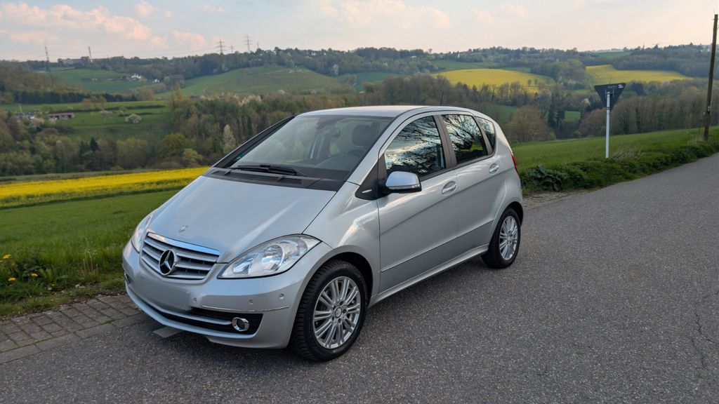 Mercedes-Benz A 180 91.000 km 8.300 &euro; Essen 45239