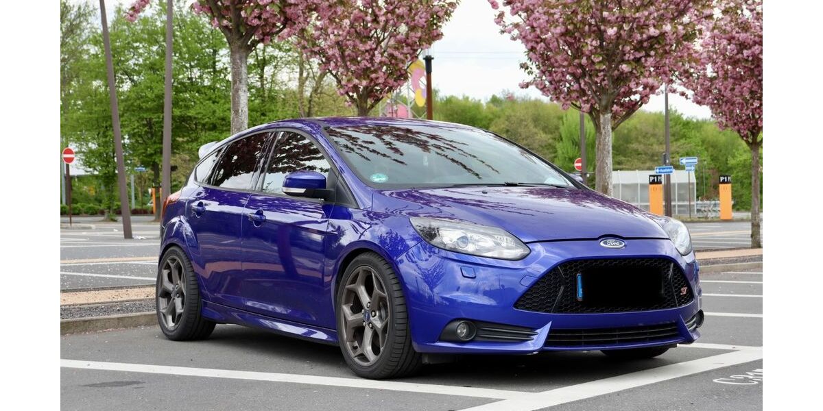 Ford Focus 156.000 km 8.700 &euro; Bochum 44805