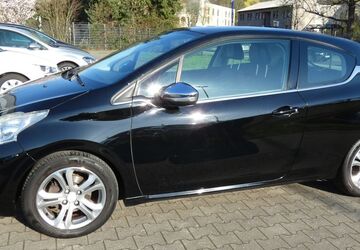 Peugeot 208 115.000 km 4.990 &euro; Bergkamen 59192
