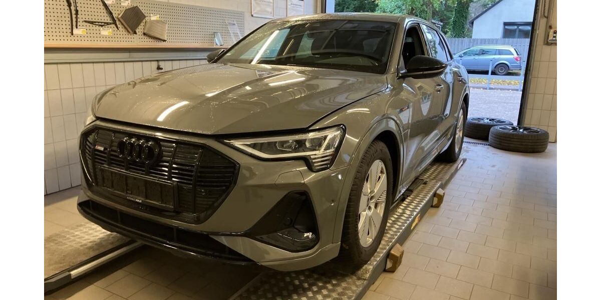 Audi e-tron 56.721 km 37.535 &euro; Hagen 58091